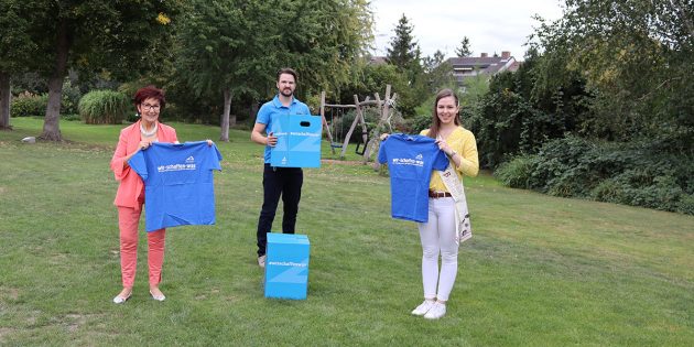 In Bürstadt werden am Freiwilligentag 27 Projekte umgesetzt – sehr zur Freude von Bürgermeisterin Barbara Schader und Tim Lux. Auch Sonnenbotschafterin Luisa-Marie (v.l.) wird sich beteiligen und in der alla hopp!-Anlage einen Barfußpfad bauen. Foto: Benjamin Kloos