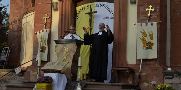 Der ökumenische Kerbegottesdienst in Howwe erfreute sich großer Beliebtheit. Foto: Petra Gahabka