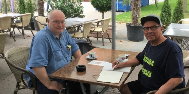 Im Gespräch: Philosoph Anton Schmitt und Kalle Horstfeld (v.l.). Foto: oh