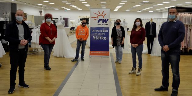 Die Freien Wähler Bürstadt wollen nächstes Jahr in die Stadtverordnetenversammlung einziehen. Torsten Pfeil, Renate Strandt, Holger Halkenhäuser, Sibylle Schmenger, Svenja Halkenhäuser und Christoph Lang (v.l.) führen die Liste für die Kommunalwahl 2021 an, auf der insgesamt 16 Kandidaten stehen. Foto: Petra Gahabka
