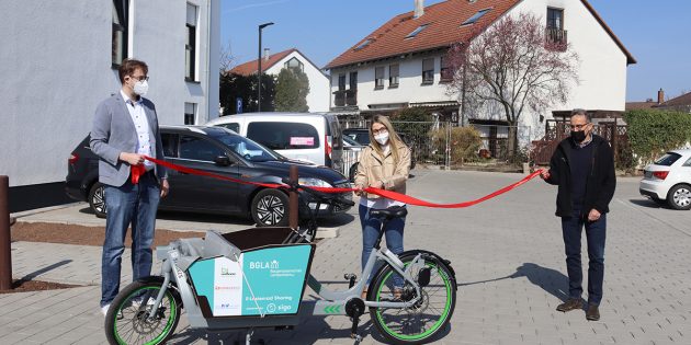 Seit Freitag kann im Wacholderweg 18 in Neuschloß ebenso wie in der Erzbergerstraße 1 in Hofheim von allen Bürgerinnen und Bürgern ein E-Lastenfahrrad ausgeliehen werden. Foto: Benjamin Kloos