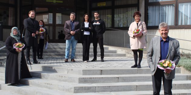 Integration lohnt sich für alle Beteiligten! Davon sind Selma Emekci und Gerd Baltes, Gerasimoula Grigoraki, Familie Maleki Golestani, Bürgermeisterin Barbara Schader und Manfred Brenner überzeugt. Foto: Eva Wiegand