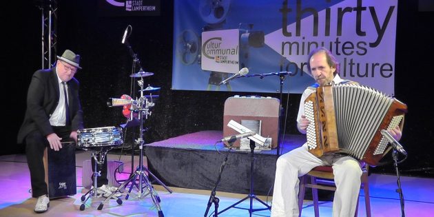 Bringen musikalische „Souvenirs” aus aller Welt nach Lampertheim: Laurent Leroi und Hans-Jürgen Götz (v.r.). Foto: oh