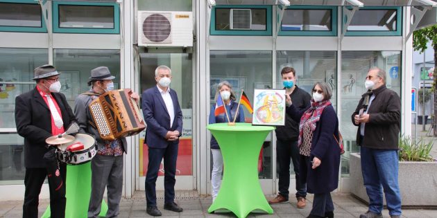 Lampertheim und Ermont – eine Städtepartnerschaft, die seit 55 Jahren lebendig ist. Im Bild (von links): Hans-Jürgen Götz, Laurent Leroi, Bürgermeister Gottfried Störmer, Vorsitzende des Partnerschaftskomitees Brigitte Stass, Erster Stadtrat Marius Schmidt, Anouk Bourrat-Moll und Stadtverordnetenvorsteher Franz Korb. Foto: Hannelore Nowacki