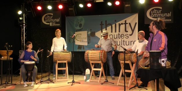 Begeistern mit rhythmische Arrangements aus Brasilien, Kuba, Afrika und Lampertheim: Die „Drummerturgen”. Foto: oh