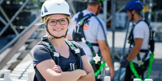 Wer noch auf der Suche nach einer Ausbildung ist, sollte das Angebot der Jugendberufshilfe des Diakonischen Werkes in Anspruch nehmen. Damit schon bald der Start ins Berufsleben erfolgen kann – auch in vielen Betrieben des Gerüstbauer-Handwerks sind beispielsweise immer wieder attraktive Ausbildungsstellen frei. Foto: obs/Bundesinnung für das Gerüstbauer-Handwerk