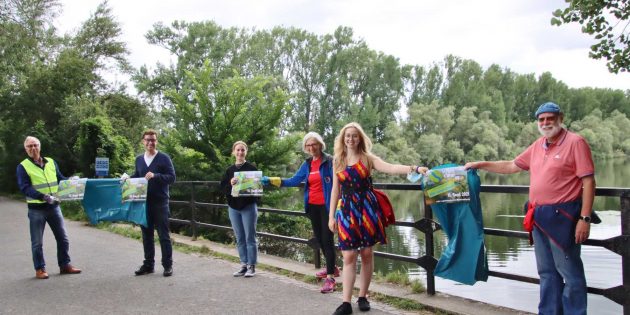 RhineCleanUp am 11. September - Aufruf zum großen Saubermachen an alle, die zwei Stunden ihrer Zeit für die Umwelt am Altrhein und Neurhein einsetzen möchten. Im Bild (von links): Fachbereichsleiter Rolf Hecher, Erster Stadtrat Marius Schmidt, Helen Diehlmann (Jugendbeirat), Ute Striebinger (Seniorenbeirat), Melina Kugler (Jugendbeirat) und Werner Brall (Seniorenbeirat).  Foto: Hannelore Nowacki