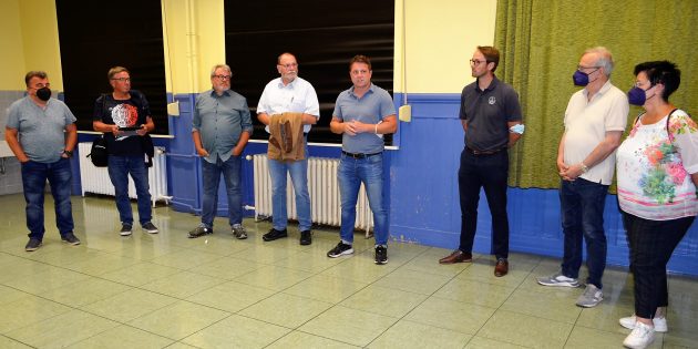 BUZ: Die CDU Lampertheim informierte sich vor Ort in der Alten Schule in Hofheim. Foto: Petra Gahabka
