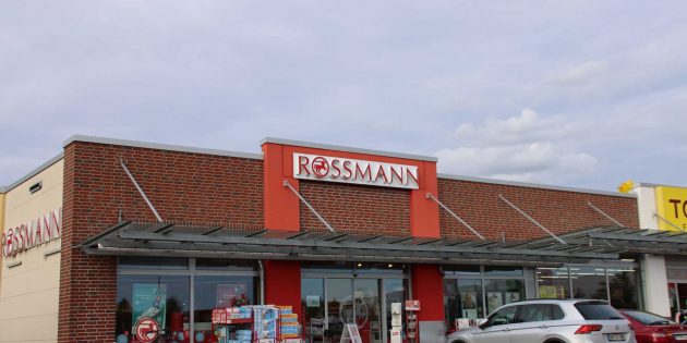 Im Einkaufszentrum am Bibliser Pfad im Norden von Bürstadt will sich der Drogeriemarkt durch Verlagerung in ein anderes Gebäude vergrößern. Foto: Hannelore Nowacki