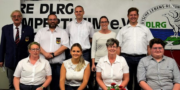 Susanne Hanselmann (v.l.) führt für weitere drei Jahre die Geschicke des DLRG-Ortsverbands Lampertheim, der 1964 gegründet wurde und heute gut 400 Mitglieder hat. Foto: Petra Gahabka