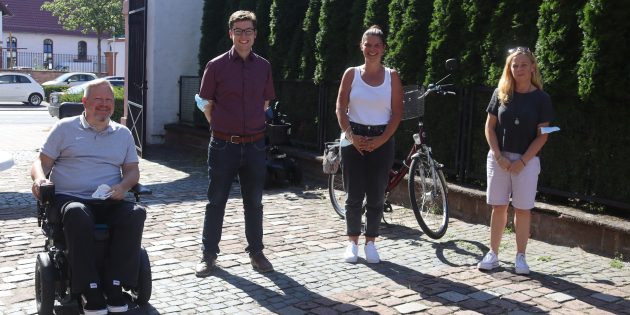 Freuen sich über den gelungenen Start des Inklusionscafés in Lampertheim: Der Vorsitzende des Behindertenbeirates Jochen Halbauer, der Erste Stadtrat Marius Schmidt, die Projektverantwortliche der Stiftung Nieder-Ramstädter Diakonie Nina Wurzrainer sowie Silvie Freudenberger vom Familienzentrum. Foto: Benjamin Kloos