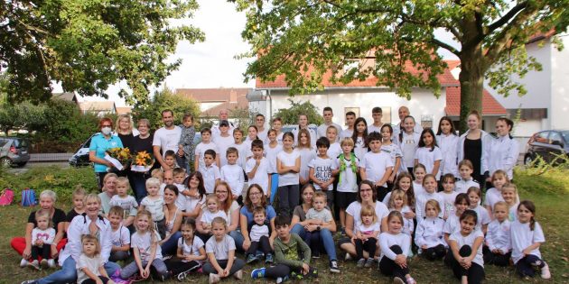 Seit 50 Jahren bietet die TG Bobstadt Kinderturnen an. Im Bild sind alle Gruppen der Kinderturn-Abteilung vereint. Foto: Hannelore Nowacki