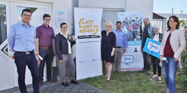 Die Bundesprogramme „Respekt coaches“ und der Jugendmigrationsdienst (JMD) standen beim Gespräch von Bundesfamilienministerin Christine Lambrecht (SPD) mit dem Diakonischen Werk Bergstraße im Mittelpunkt. Im Bild (von rechts): Marion Persson, Sarah Dickmeis, Stefan Grünewald, Leiter Tobias Lauer, Bundesfamilienministerin Christine Lambrecht, Landeskoordinatorin Inge Müller, Erster Stadtrat und Sozialdezernent Marius Schmidt (SPD) und der SPD-Bundestagskandidat Sven Wingerter. Foto: Hannelore Nowacki