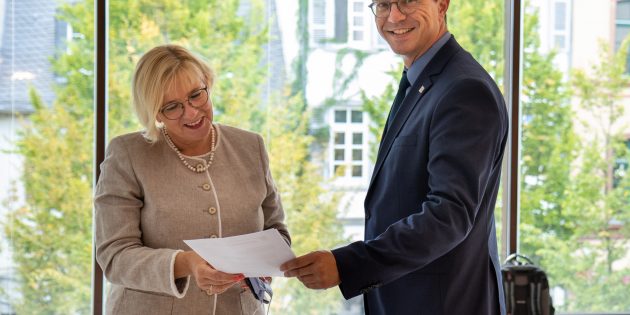 Freuen sich über umfangreiche Förderzusagen für neun Gemeinden im Landkreis Bergstraße: Die CDU-Landtagsabgeordneten Birgit Heitland und Alexander Bauer (v.l.). Foto: oh