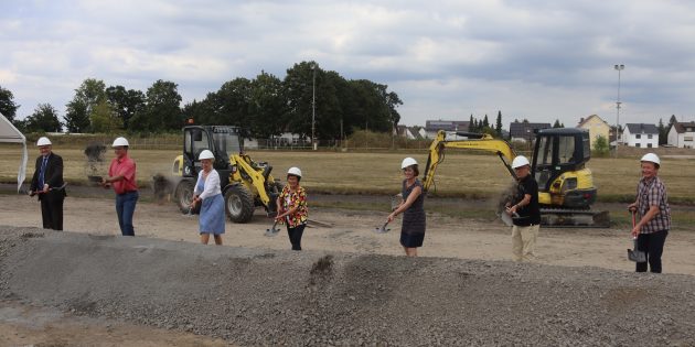 Mit dem Spatenstich für den Bildungs- und Sportcampus in Bürstadt wurde ein sichtbares Zeichen für den Fortschritt des wichtigen Projektes gesetzt. Foto: Benjamin Kloos