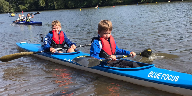 Die Hessenmeister Felix Pott und Leon Brauch im K2 Schüler C. Foto: oh