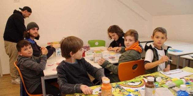 Beim Basteln, Malen und Gestalten bewiesen die Jungen und Mädchen viel Kreativität.  Foto: Hannelore Nowacki