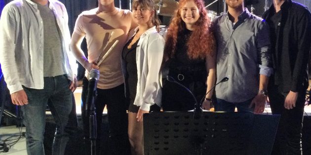 Die Band EXACT aus Weinheim heizte dem Publikum in der Siedlerhalle ordentlich ein. Foto: oh