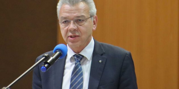 Bürgermeister Gottfried Störmer brachte den Haushaltsplan-Entwurf 2022 ein. Foto: Hannelore Nowacki 