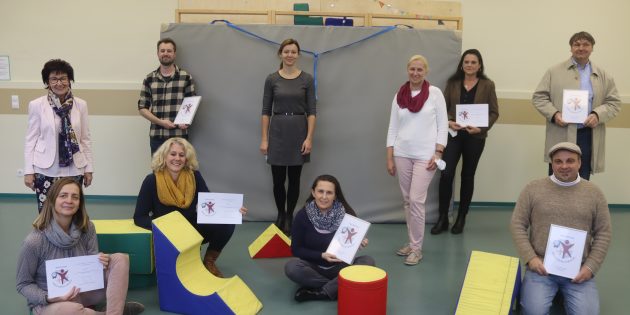 In der Kindertagesstätte Sonnenschein erhielten mit der Kita Sonnenschein, der Kita Kunterbunt und der Kinderkrippe Entdeckernest aus Bürstadt sowie der Kita Glückskäfer aus Biblis vier Kinderbetreuungseinrichtungen ihre Zertifikate zum Projekt „Bewegter Kindergarten”. Foto: Benjamin Kloos