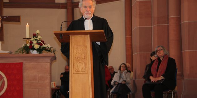 Pfarrer Karl Hans Geil in seinem „zweiten Wohnzimmer“. Foto: oh