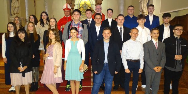 In der Kirche St. Michael erhielten die Jugendlichen das Sakrament der Firmung. Foto: oh