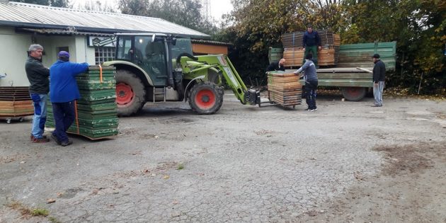 Fleißige Helfer und schweres Gerät kamen bei den ersten Vorbereitungen zum Einsatz. Foto: oh