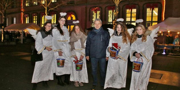 Das beleibte Candlelight-Shopping muss in diesem Jahr leider ausfallen – gemeinsam mit den Einzelhändlern hat sich das Stadtmarketing Lampertheim jedoch als Alternative attraktive Angebote einfallen lassen. Archivfoto: Hannelore Nowacki