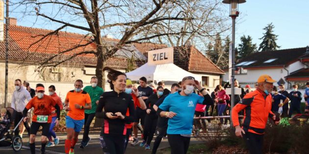 Laufen weil es Spaß macht – darauf kam es beim Silvesterlauf der TG Biblis vielen Teilnehmern an. Foto: Hannelore Nowacki