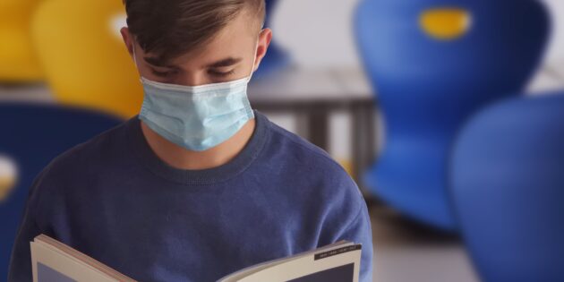 Am Montag starten die Schulen nach den Weihnachtsferien im Präsenzunterricht –  bis auf Weiteres mit Maskenpflicht im Unterricht und drei Tests pro Woche für nicht vollständig geimpfte Schülerinnen und Schüler. Foto: www.pixabay.com