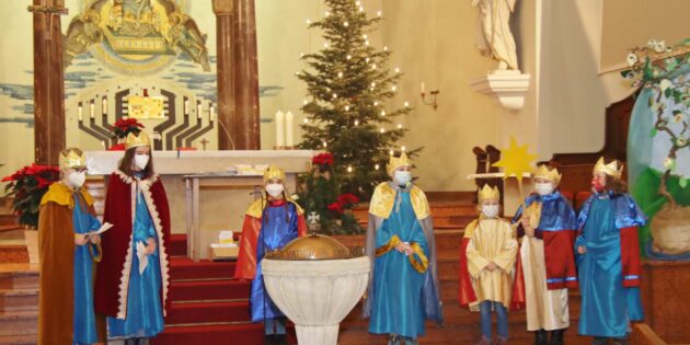 Von den 21 Sternsingern der Pfarrgruppe nahm eine Abordnung am Aussendungsgottesdienst teil. Foto: Hannelore Nowacki