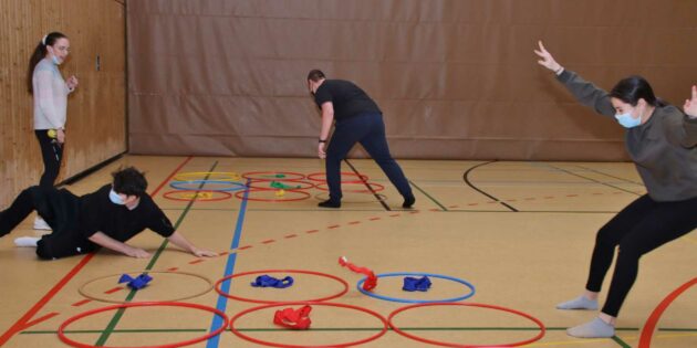 Für das Brainfitness-Spiel Tic-Tac-Toe in der EKS-Halle waren 20 Minuten angesetzt, wie bei allen anderen Stationen auch. Foto: Hannelore Nowacki