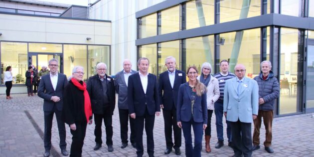 Die neue Vorsitzende des Kreisseniorenbeirats Susanne Hagen (vorne) mit dem Vorstand und Landrat Christian Engelhardt (links).  Foto: Hannelore Nowacki