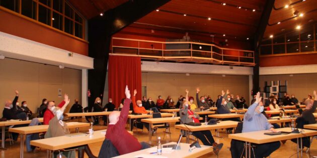 In der Sitzung der Stadtverordnetenversammlung Bürstadt am Donnerstag wurde der Haushalt 2022 mehrheitlich verabschiedet. Zudem bleibt Franz Siegl Stadtverordnetenvorsteher. Foto: Hannelore Nowacki