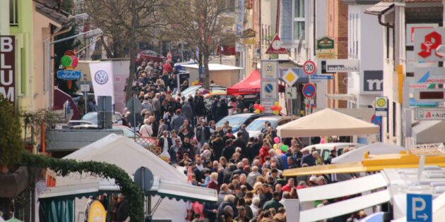 Am 10. April lädt Bürstadt zum Frühjahrsmarkt mit verkaufsoffenem Sonntag ein. Archivfoto: Hannelore Nowacki
