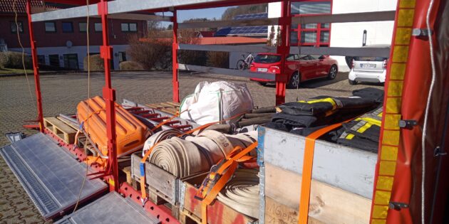 Die Lampertheimer Feuerwehren sammelten unter anderem mehrere Sätze Brandschutzkleidung inklusive Feuerwehrhelme und diverses Schlauchmaterial. Foto: Stadt Lampertheim