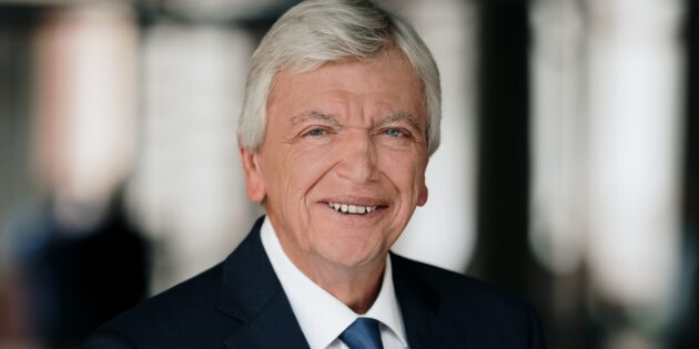 Der Hessische Ministerpräsident Volker Bouffier spricht in Bezug auf die Corona-Situation von einem weiteren Schritt Richtung Normalität. Foto: Staatskanzlei / Tobias Koch 