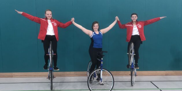 Für den RV Vorwärts Biblis auf dem Kunstrad aktiv und erfolgreich: Helena Bauer, Lilly Berg und Ina Vollrath (v.l.). Foto: oh