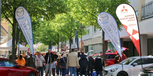 AutoMOBIL heißt die neue Fahrzeugschau in Sachen Fortbewegung in der Kaiserstraße, die am Sonntag 8. Mai mit verkaufsoffenen Sonntag stattfindet, eine Attraktion wie hier 2019. 
Archivfoto: Hannelore Nowacki