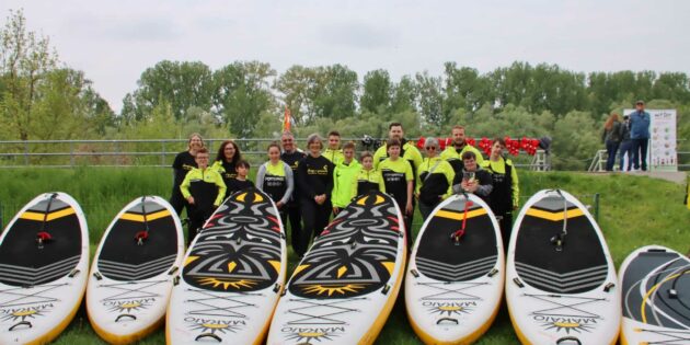 Eine Menge Stand-up-Paddling-Boards wurden getauft, für die man Trainingsstunden buchen kann. Foto: Hannelore Nowacki 