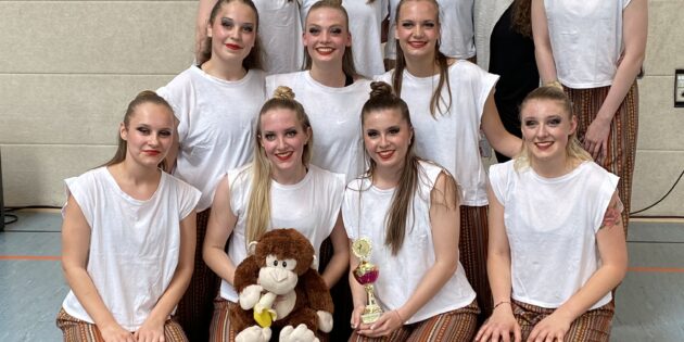 Strahlende Gesichter bei „Coco”: Die Tanzformation tanzt jetzt in der 2. Bundesliga. Foto: oh