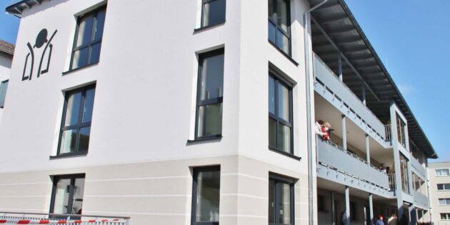 Die Schaffung bezahlbaren Wohnraums, wie hier mit dem neuen Mehrfamilienhaus in der Adlerstraße, wird seitens der Stadt Lampertheim gerne unterstützt. Archiv-Foto: Hannelore Nowacki