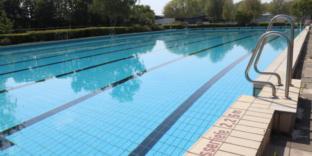 Geht am 15. Mai in seine letzte Saison: Das Schwimmerbecken im Freibad der Biedensand Bäder- Foto: Benjamin Kloos