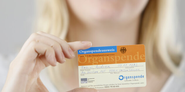 Organspenden können Leben retten – wichtig ist in jedem Fall, sich frühzeitig zu entscheiden ob man spenden möchte oder nicht. Foto: BZgA/Hardy Welsch