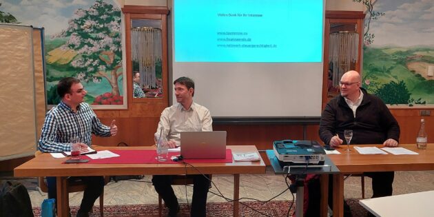  Sven Wingerter (Kreisvorsitzender des DGB Bergstraße), Peter Reese (Unternehmer und Mitglied der Initiative „tax me now – Vermögende aktiv für Steuergerechtigkeit“) und Jens Liedtke (Regionsgeschäftsführer des DGB Südhessen; v.l.). Foto: oh