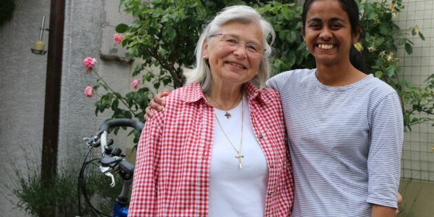 Ammu Biji (r.) und ihre Gastmutter Gerda Brunnengräber. Foto: Karl Kübel Stiftung