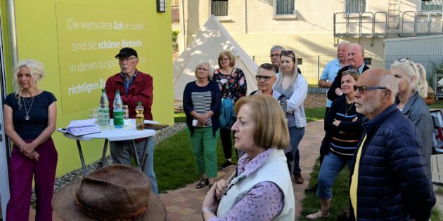 Vor der Fraktionssitzung im Bürgerhaus besichtigten die Lampertheimer Genossen den Anbau des Katholischen Familienzentrums St. Michael mit Mensa, Küche, Büro, Personalzimmer und großem Turnraum, der auch für Veranstaltungen und Kurse genutzt wird. Foto: Petra Gahabka