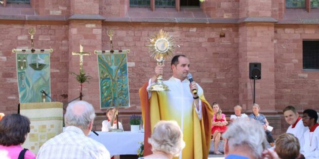 Festgottesdienst auf der Domwiese mit rund 300 Besuchern gefeiert   