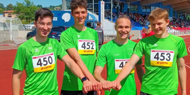 Simon Marsch, Noah Sarica, Hugo Pleil und Oskar Schwarze (v. l.) sicherten sich bei der Hessenmeisterschaft den zweiten Platz der U18-Jugendstaffel. Foto: oh