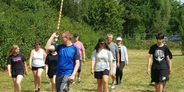 Marschieren-Üben ist besonders für die jungen Musikerinnen und Musiker eine lehrreiche Erfahrung. Foto: oh